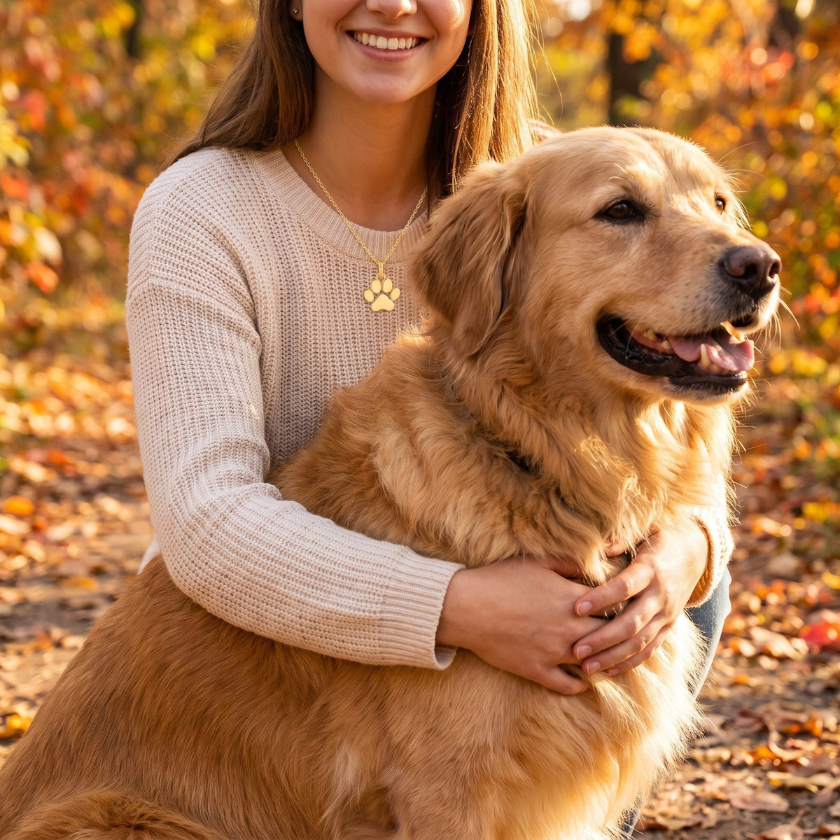 Hope paw necklace – pendant close-up