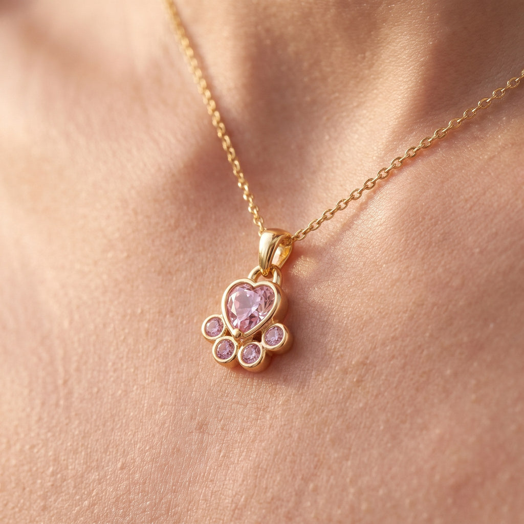 Tenderness paw necklace – pendant close-up