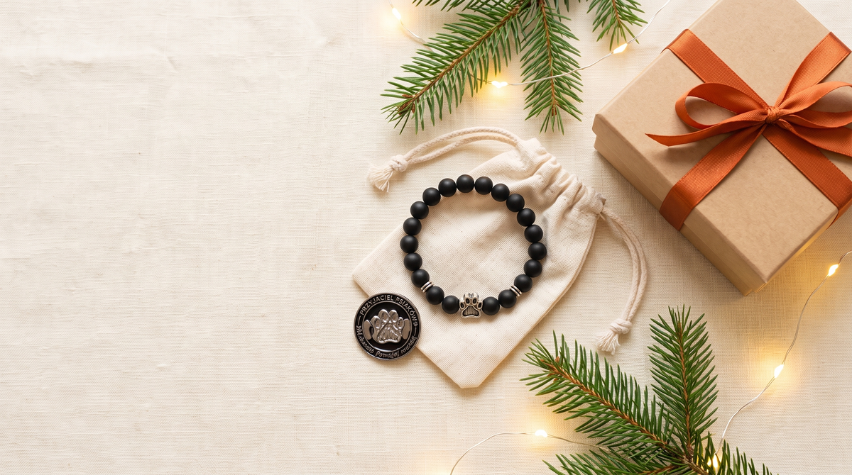 A bracelet and pin gift set